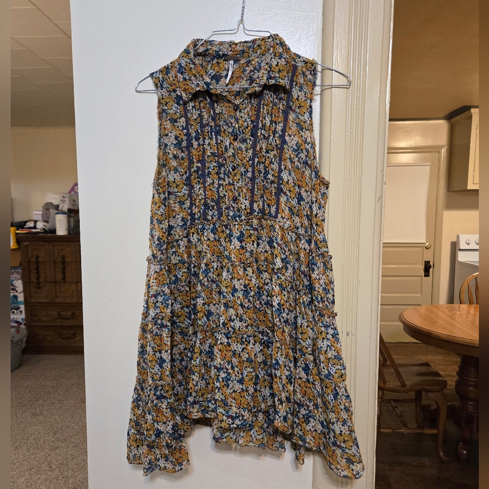 Free People After Dark "Garden" floral tunic top w/ buttons in great condition - Picture 3 of 11
